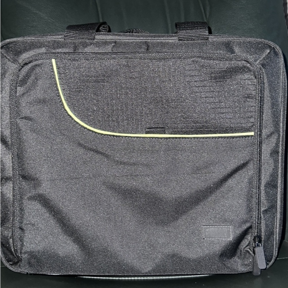 USA GEAR Black Video Game carrying bag (Description)